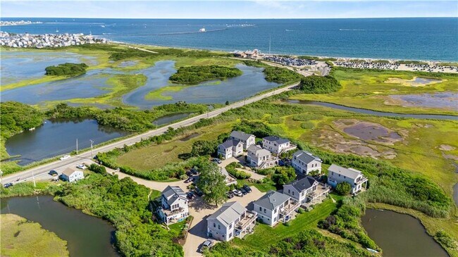 Building Photo - 14 E Pointe Ln