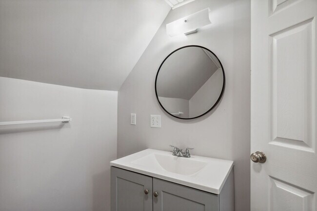 Building Photo - 10908 Churchill Ave