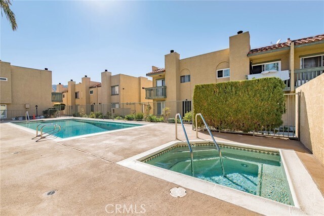 Building Photo - 10260 Plainview Ave