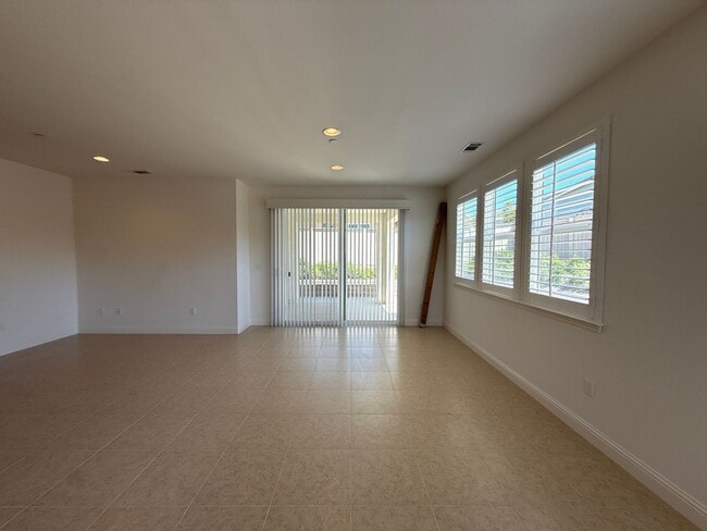 Building Photo - Beautiful Newer Rice Ranch Single Story Ho...