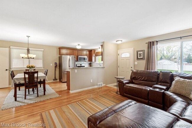 Building Photo - 3818 Edgeland Ave