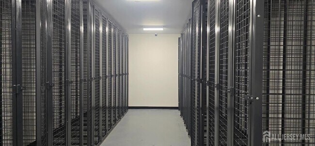 Building Photo - 211 Henderson Rd