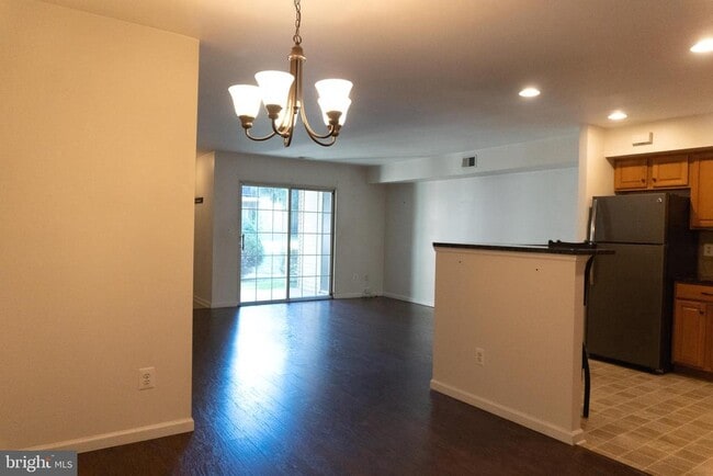 Building Photo - 10 Wingate Ct