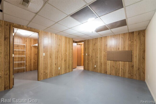 Building Photo - 61960 Arlington 116 3