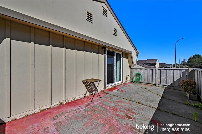 Building Photo - 3700 Athy Dr