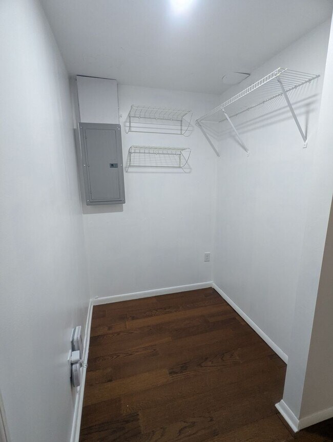 Building Photo - 1521 Normandy Way