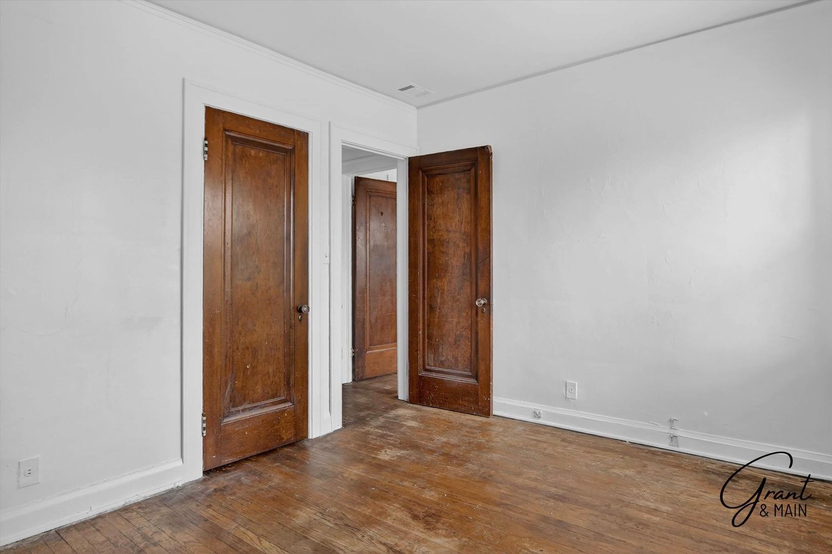 Building Photo - 10345-10345 Crocuslawn Ave