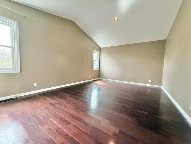 Building Photo - 2636 Shefman Terrace