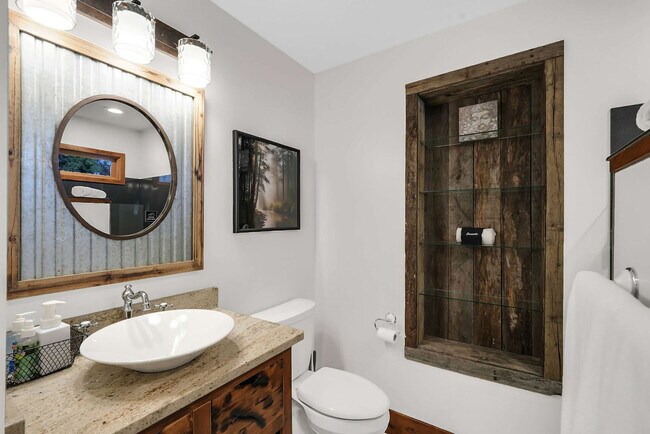 Building Photo - 201 Shady Ozark Ln