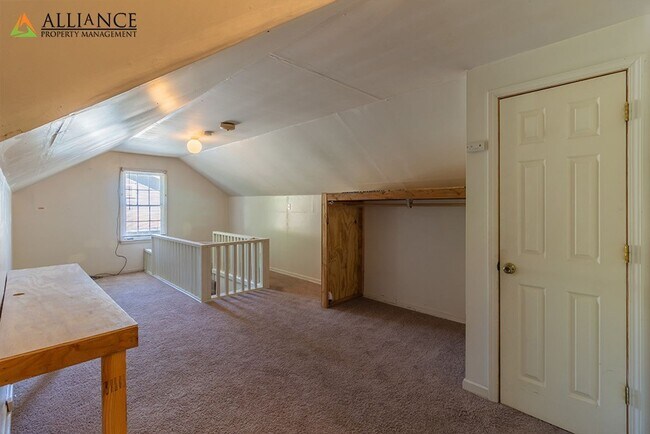 Building Photo - 1016 Bertrand St