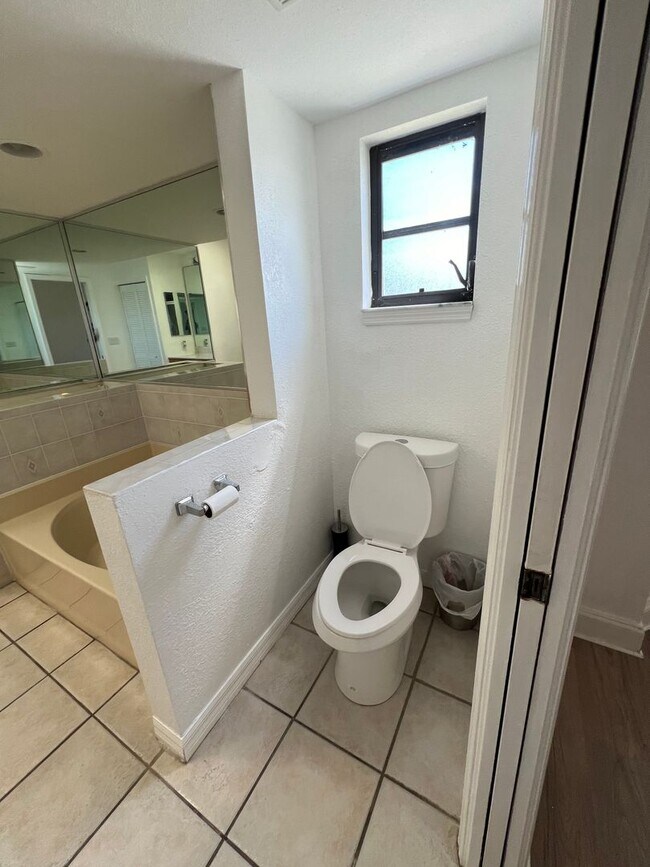 Building Photo - $1,875 ** ANNUAL ** Available 10/15/25 - Newly Renovated ** 3/2 Single Family Home with Oversized...