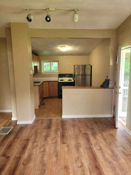 Building Photo - 903 Glendale Dr