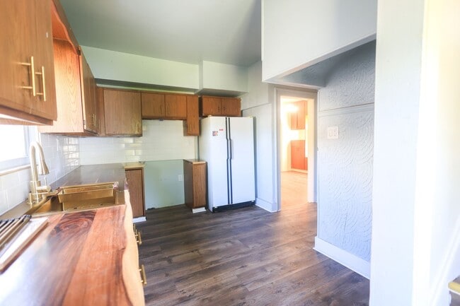 Building Photo - 13609 Melzer Ave