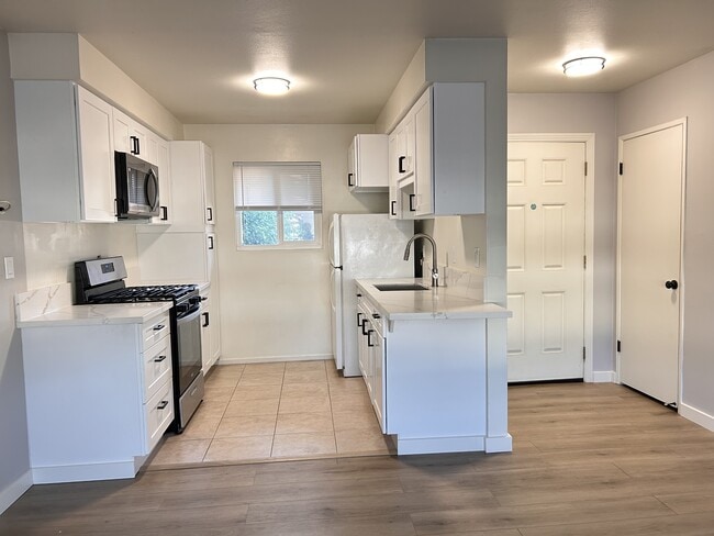 Building Photo - 7010 Jordan Ave