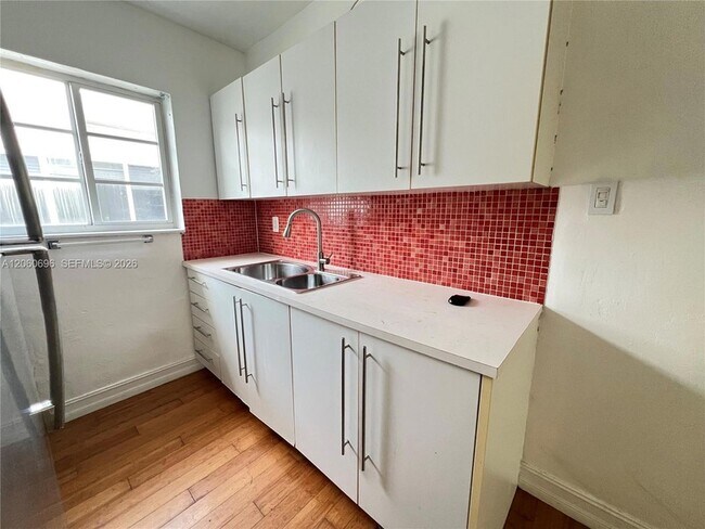Building Photo - 7315 Byron Ave