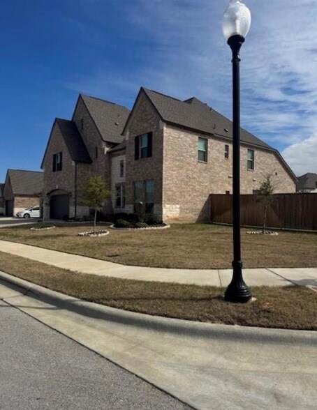 Building Photo - 113 Andrew Duvalt Cv