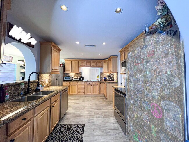 Building Photo - 8912 SW 6th St