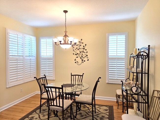 Building Photo - Beautifully Decorated Home~Turn Key~Commun...