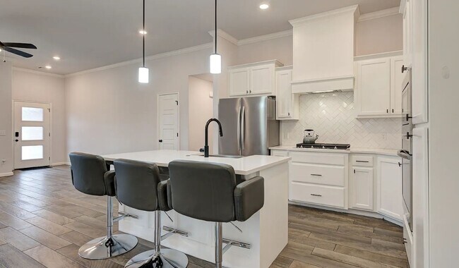 Building Photo - 4 Bedroom 2 Bathroom home with all appliances included