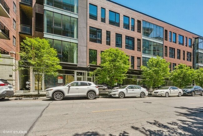 Primary Photo - 853 North Larrabee #405 - Studio river North