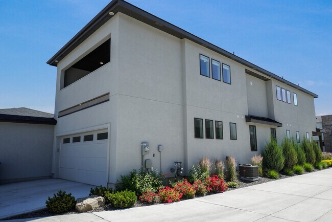 Building Photo - 3045 S Honeycomb Way