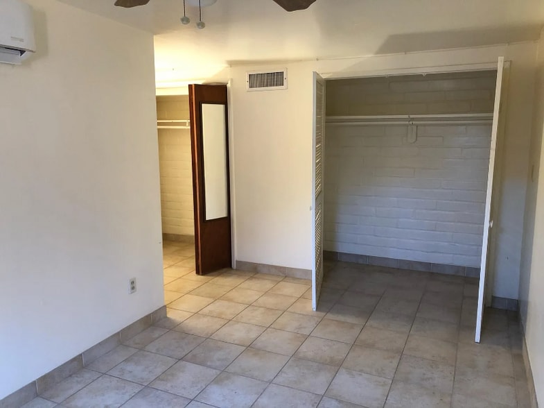 Building Photo - 1703 E 13th St