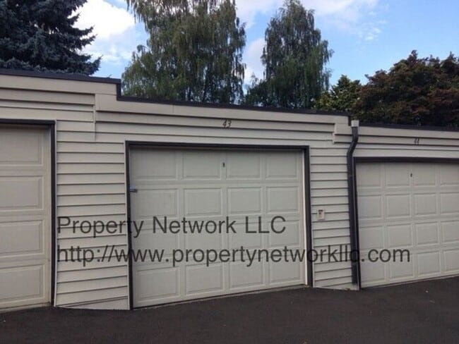 Building Photo - Gresham 2 Bedroom Condo with Garage