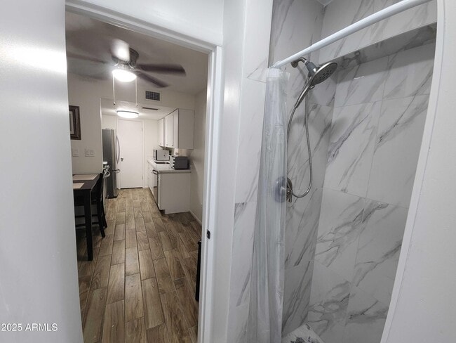 Building Photo - 8111 E Glenrosa Ave