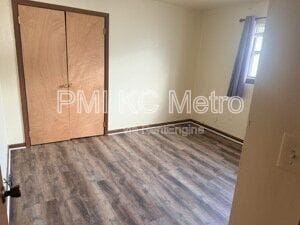 Building Photo - 102 E Sunrise Dr