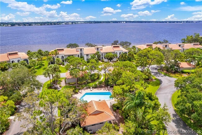 Building Photo - 2560 NW Seagrass Dr