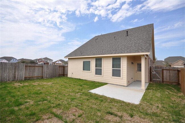 Building Photo - HOME WITH ALL THE UPGRADES! 4 BEDROOM 3 BATH