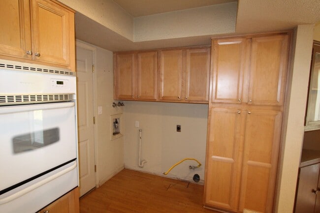 Building Photo - MOVE IN READY! Spacious 4-Bedroom Coconino...