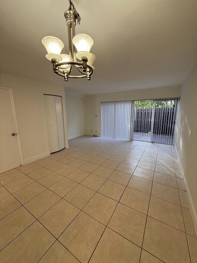 Building Photo - 3003 NW 5th Terrace