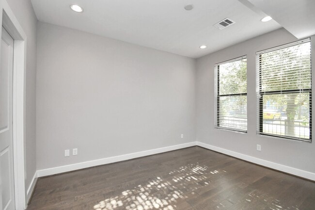 Building Photo - 308 Palmer St