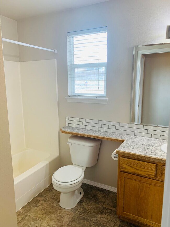 Building Photo - Beautiful Home with Separate Office/Bonus ...