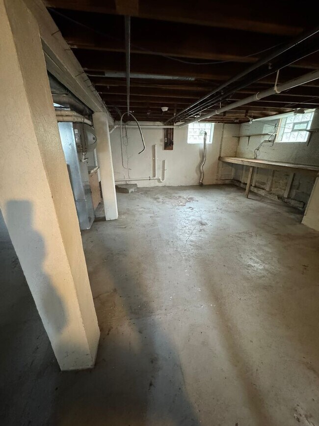 Building Photo - 3921 W Ridge