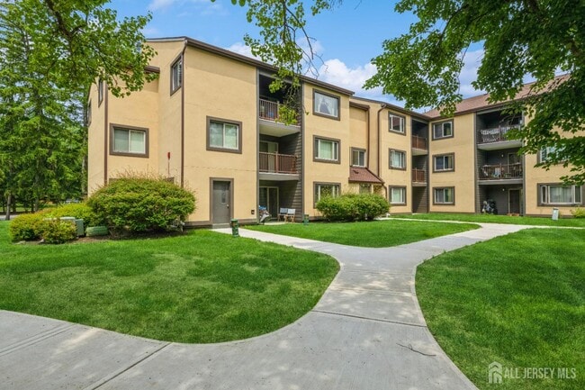 Building Photo - 3328 Sayre Dr