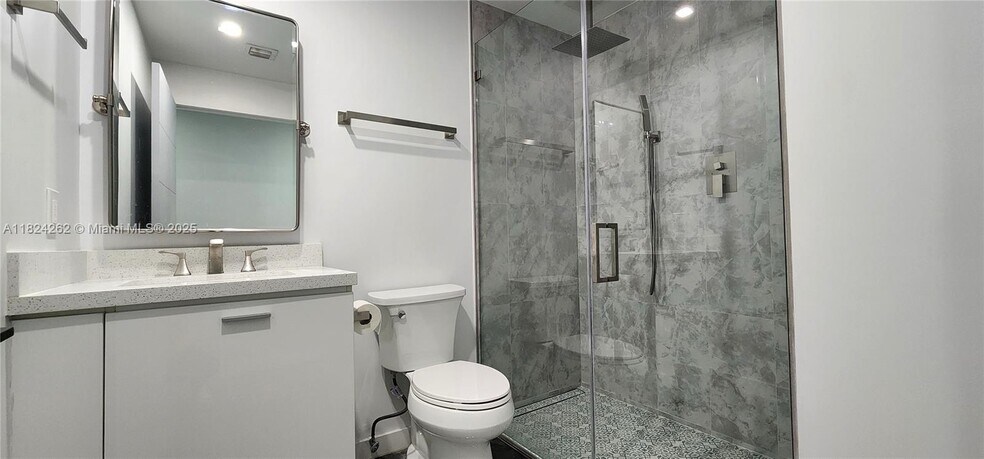 Building Photo - 2146 Van Buren St