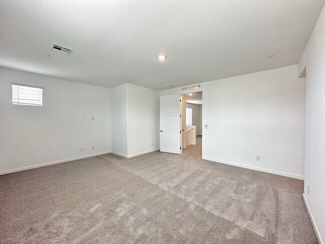 Building Photo - 563 Mountain Robin Ave
