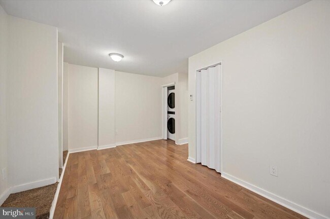 Building Photo - 237 Roxborough Ave