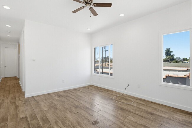 Building Photo - 1050 57th St