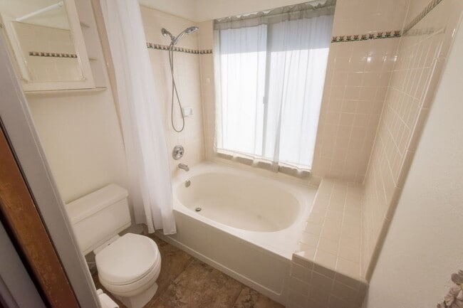 Building Photo - Beautifully Updated 2BR/2BA Home – Near Fort Huachuca