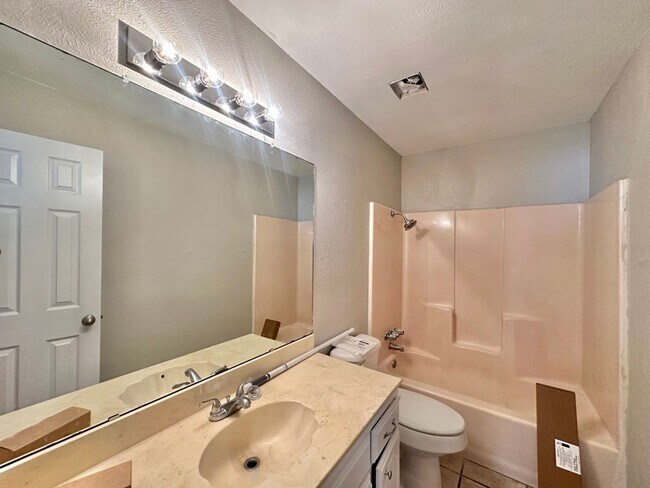 Building Photo - Stoneridge Duplex 454/452