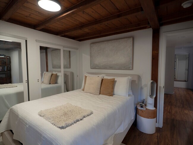 Building Photo - 24568 Albrun Dr