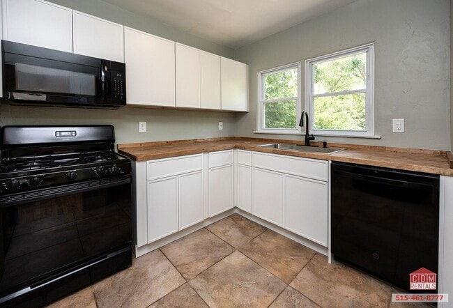 Building Photo - Lovely Ranch Home