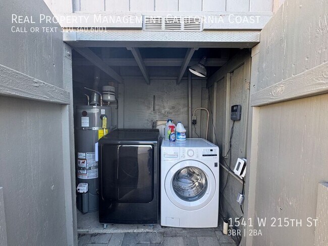 Building Photo - 1541 W 215th St