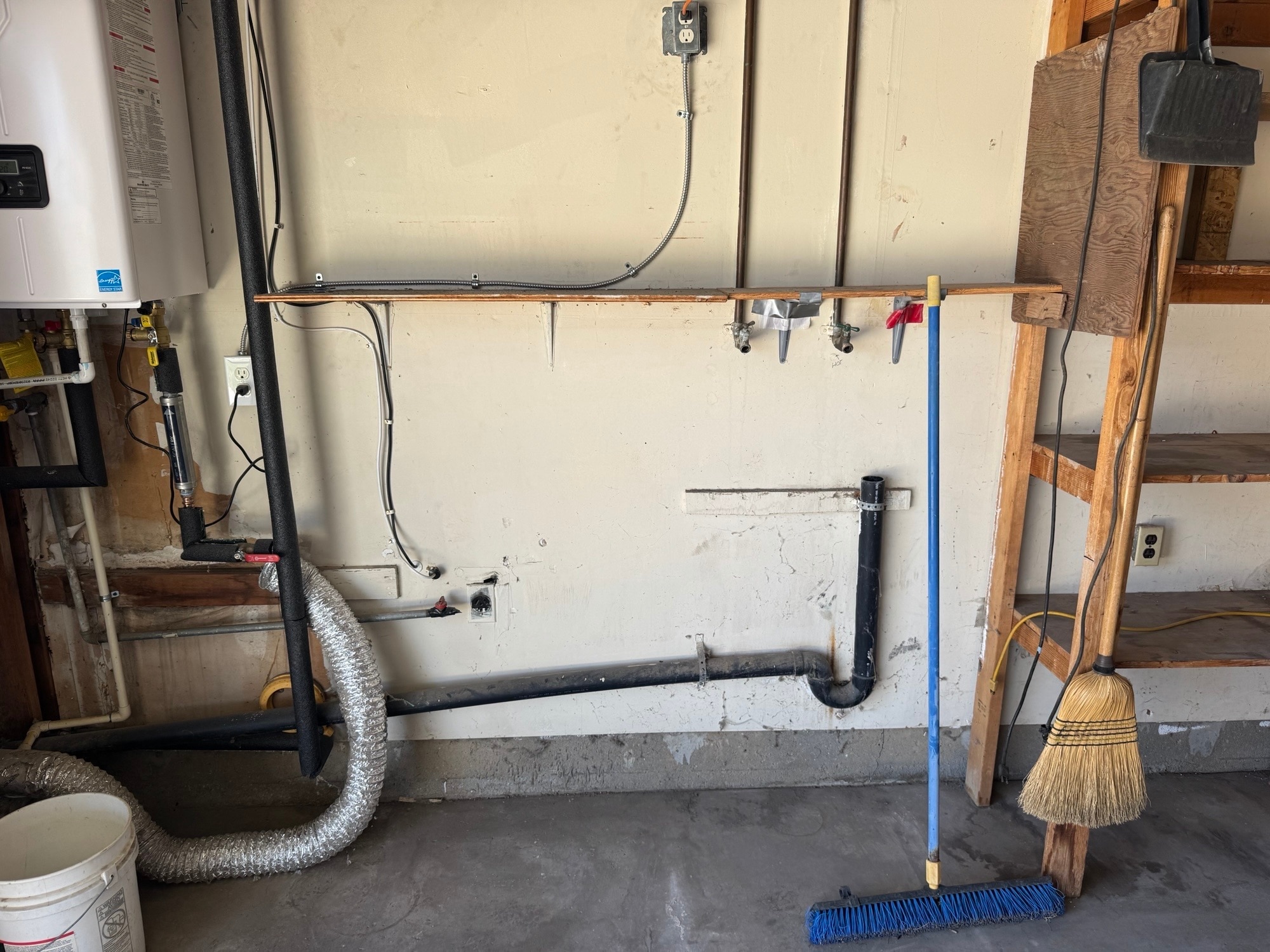 washer/dryer hook-up - 604 E Creston St