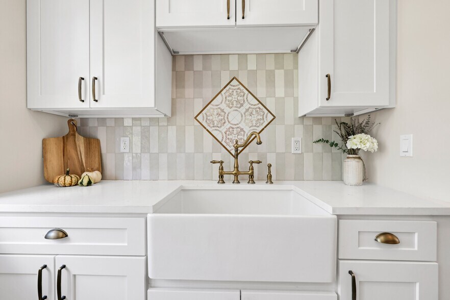 Building Photo - 2738 Riverside Ave