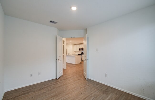 Building Photo - 9211 Redwood Br Dr