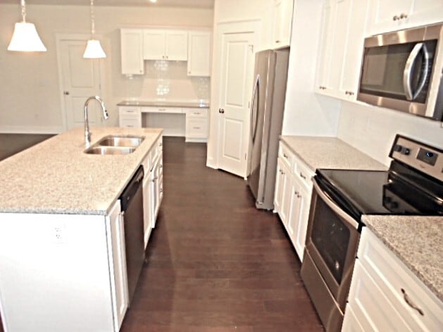 Building Photo - 1072 Adams Haven Bend